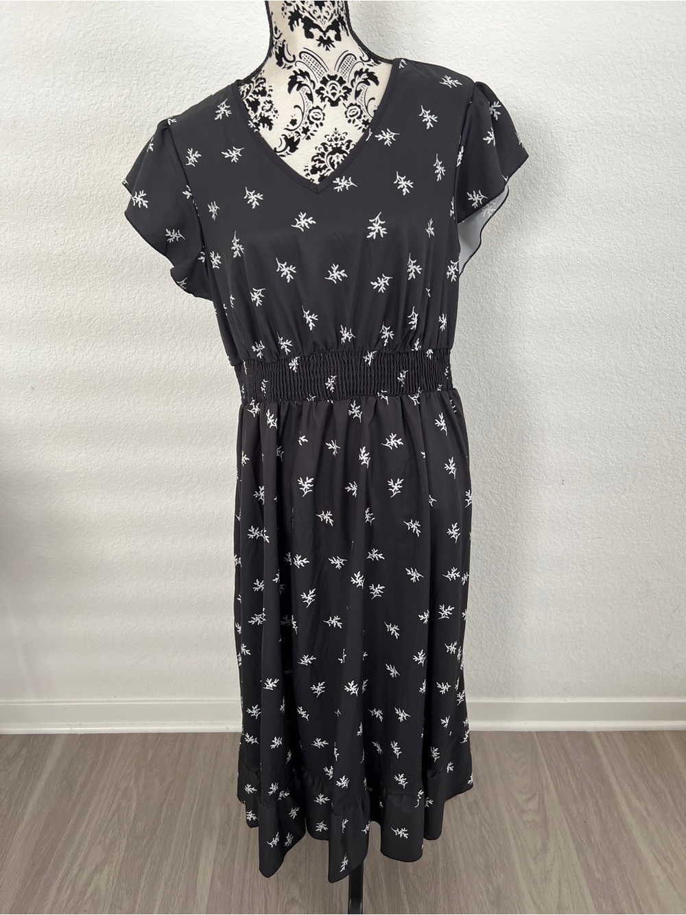 SHEIN Curve 2XL Black White Floral Smocked Waist Midi Dress Flutter Sleeve